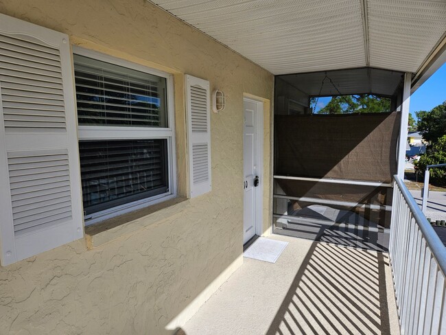 Building Photo - Annual Unfurnished 2nd Floor Condo For Rent on Venice Island!