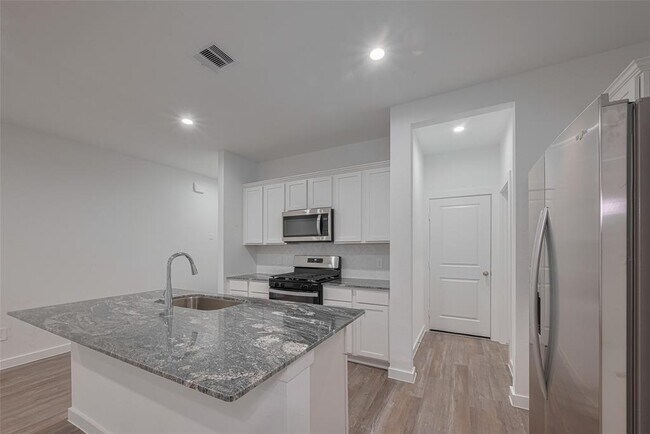Building Photo - 3017 La Latina Dr