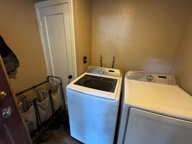 Building Photo - Warm and Inviting 2 bedroom home in Newman