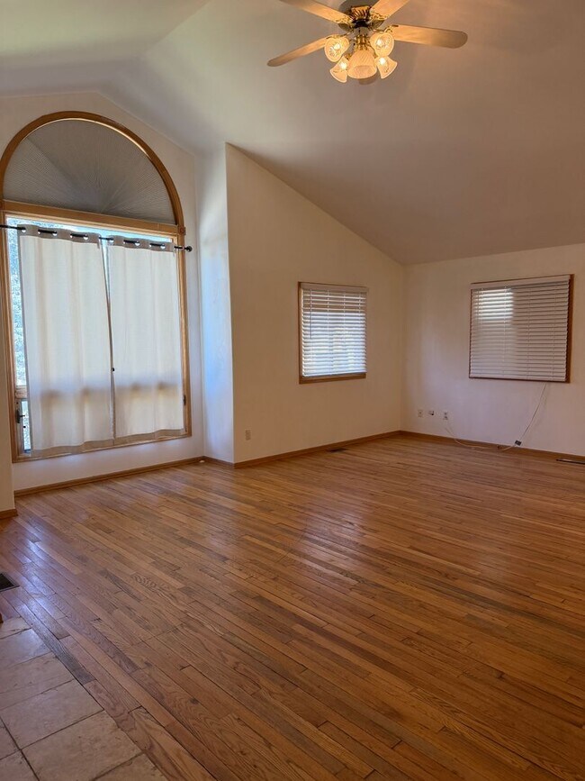 Building Photo - 460 Palmetto Dr