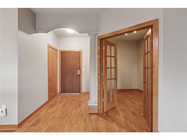 Building Photo - 317 Groveland Ave