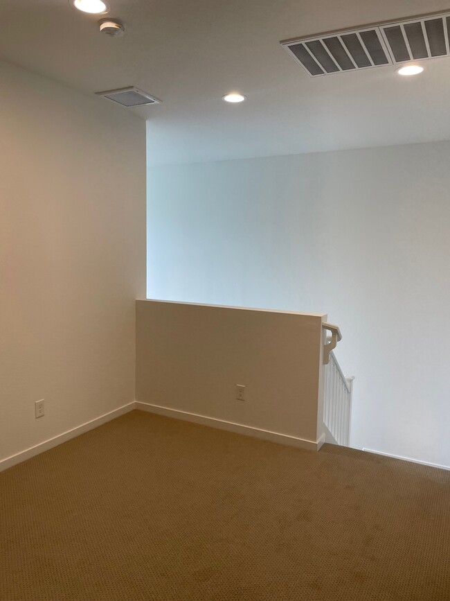 Building Photo - 901 S Smith Rd