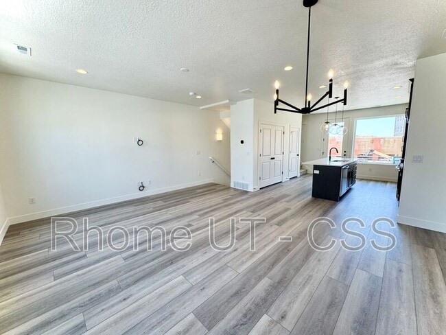 Building Photo - 1489 Creek Ln