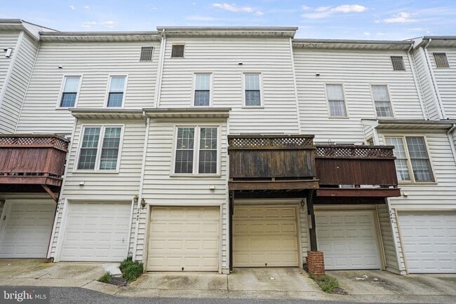 Building Photo - 2442 Garnett Dr