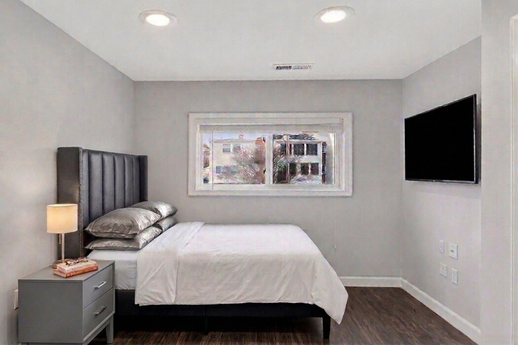 Building Photo - 5619 1st Pl NW