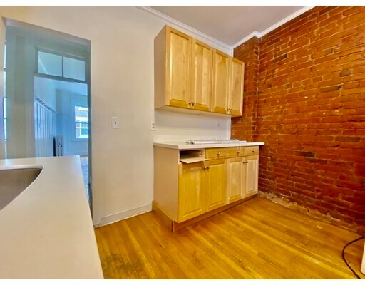 Building Photo - 6 Colliston Rd