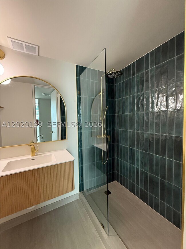 Building Photo - 5055 Collins Ave