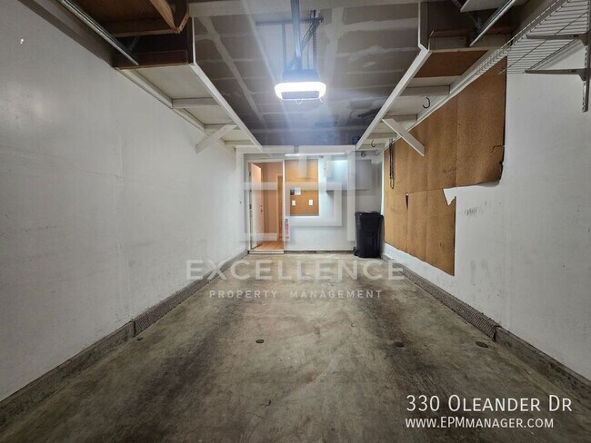 Building Photo - 330 Oleander Dr