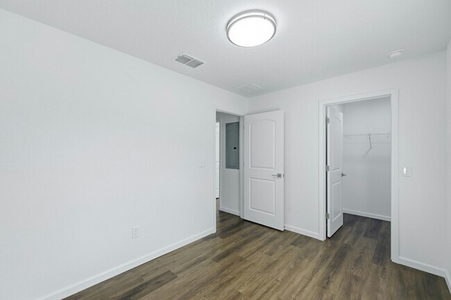 Building Photo - 5405 NW 8th Pl