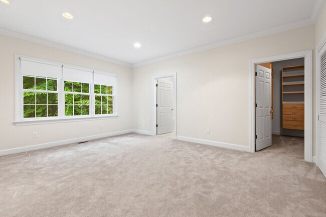 Building Photo - Available early March! Large and Lovely Home in Chapel Hill