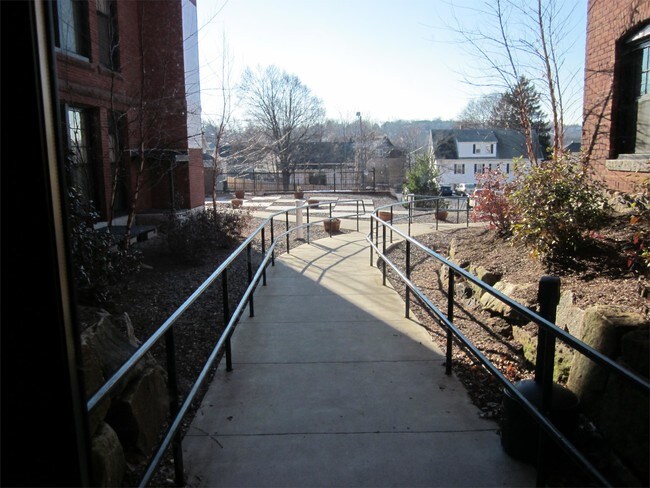 Building Photo - 28 Adams St