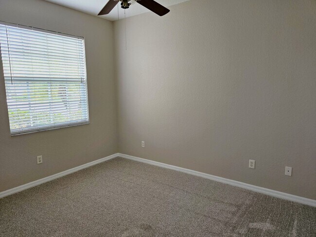 Building Photo - Annual Rental - Lovely 3 Bedroom 2 Bathroo...