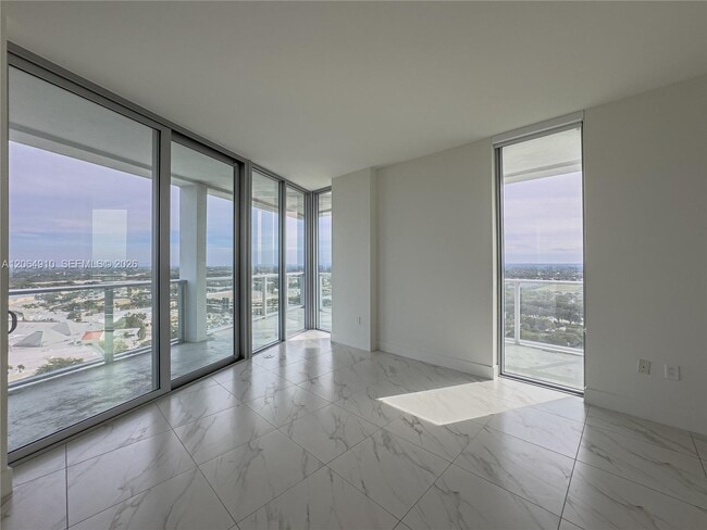 Building Photo - 2000 Metropica Wy