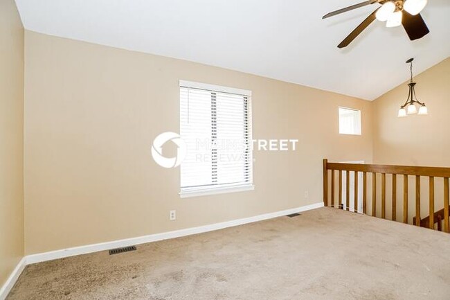 Building Photo - 611 W Sunrise Dr