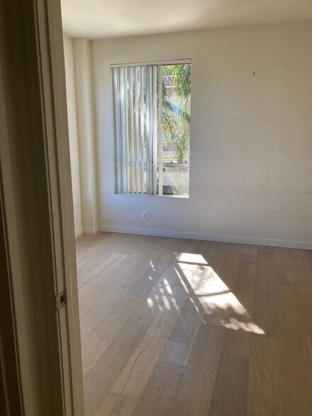Building Photo - 884 Palm Ave