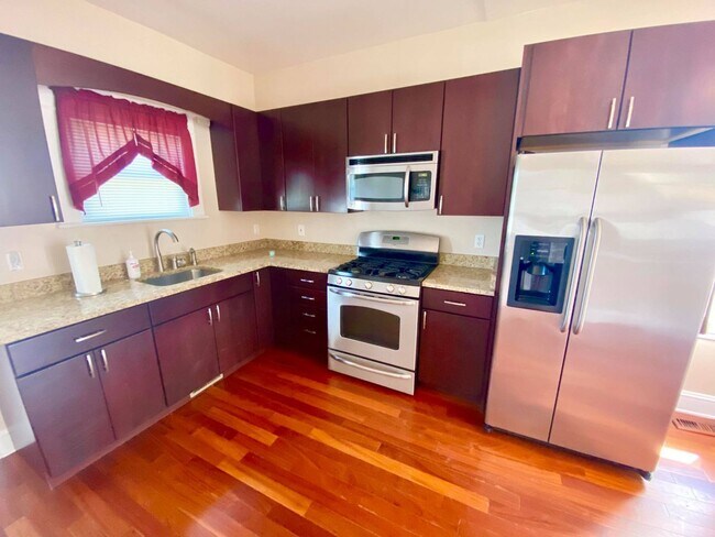 Building Photo - Charming 2 Bedroom/1.5 Bathroom Home with Large Backyard in Colgate, Baltimore, MD!