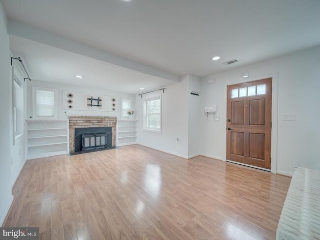Building Photo - 6625 Harrison Ln