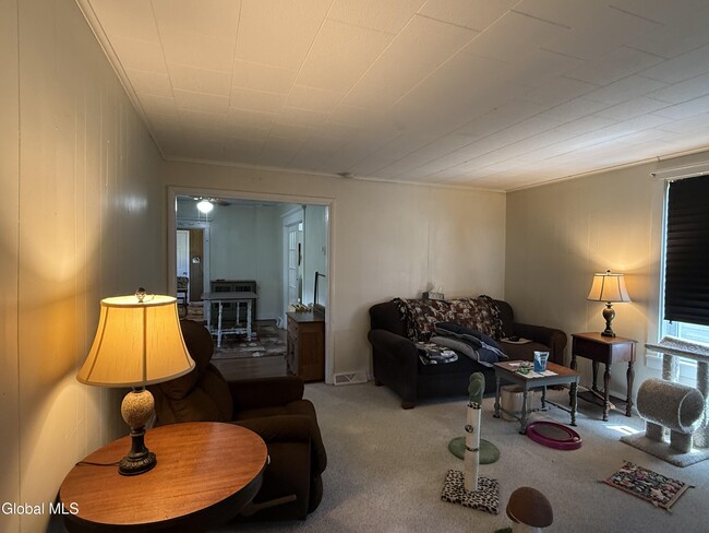 Building Photo - 172 Kingsboro Ave