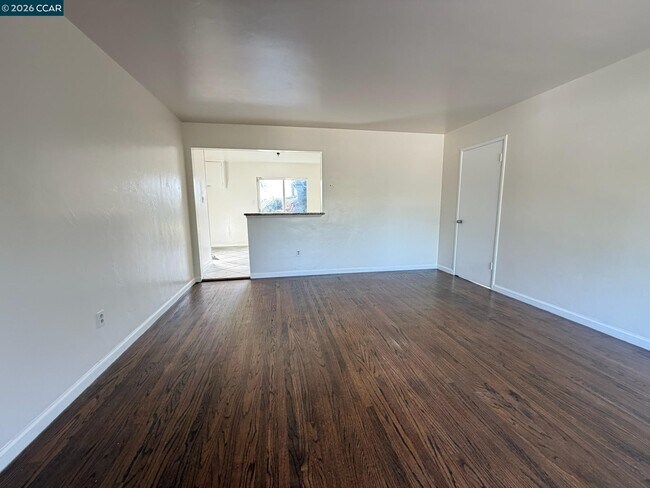 Building Photo - 551 5th St