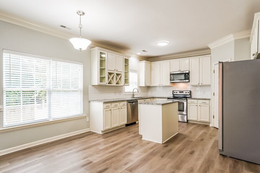 Building Photo - 401 Pyracantha Dr