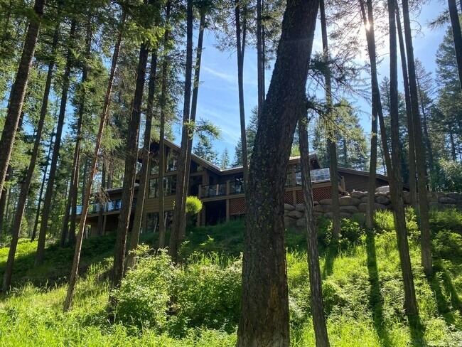 Building Photo - Hidden Whitefish Lake 3 bedroom Furnished ...