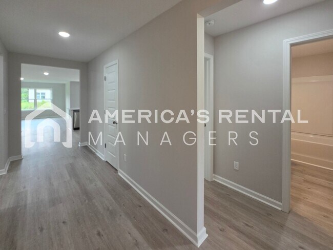 Building Photo - Modern Living in Brookwood Station!