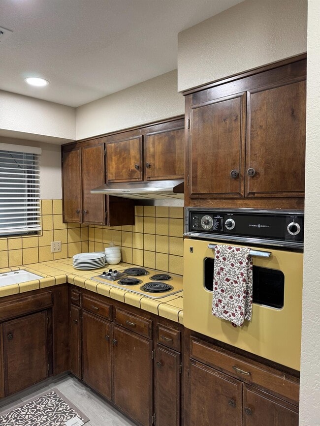 Building Photo - 497 E North Way