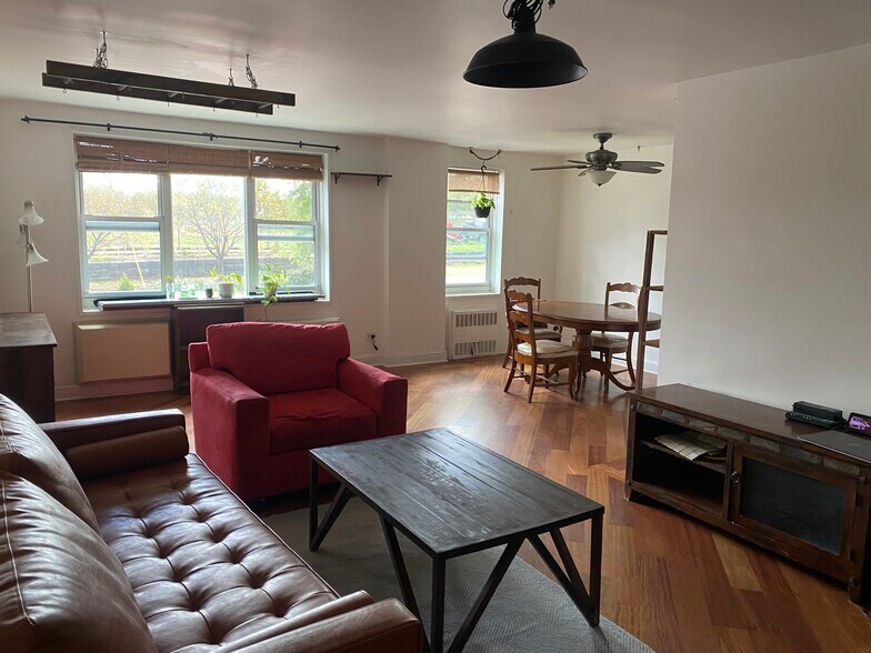 Building Photo - 3065 Sedgwick Ave