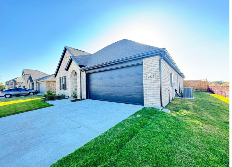 Primary Photo - 3300 Kingdom Dr