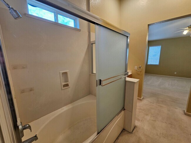 Building Photo - Single story home in Sylvan School District!