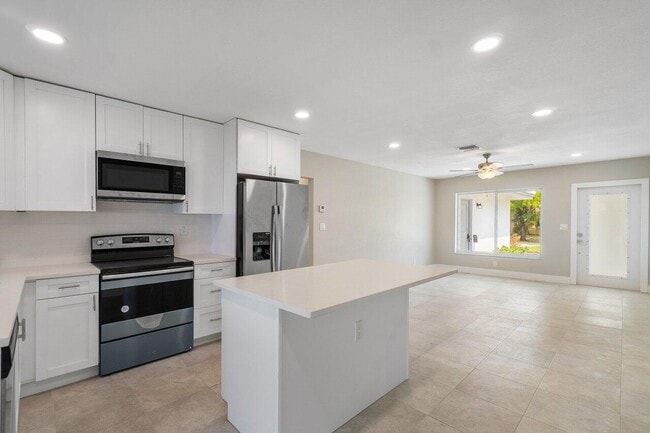 Building Photo - 245 SW 6th St