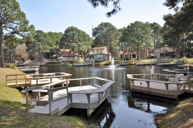 Primary Photo - Fully furnished 2-Bedroom, 2-Bath Lakefront Cottage in Sandestin Resort available for Long Term R...