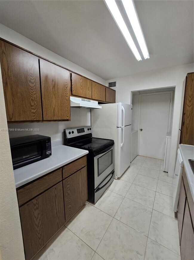 Building Photo - 4040 NW 87th Ave