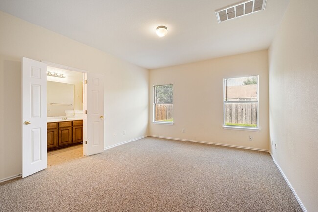 Building Photo - Spacious 4 Bedroom, 2 Bath Single-Story Home in Manor