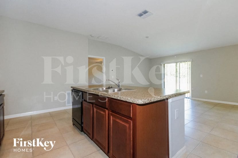 Building Photo - 9637 Sage Creek Dr