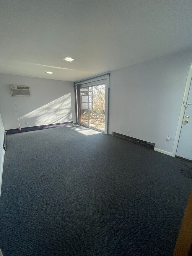 Building Photo - 4 Bed / 2 Bath Home Near Virginia Park