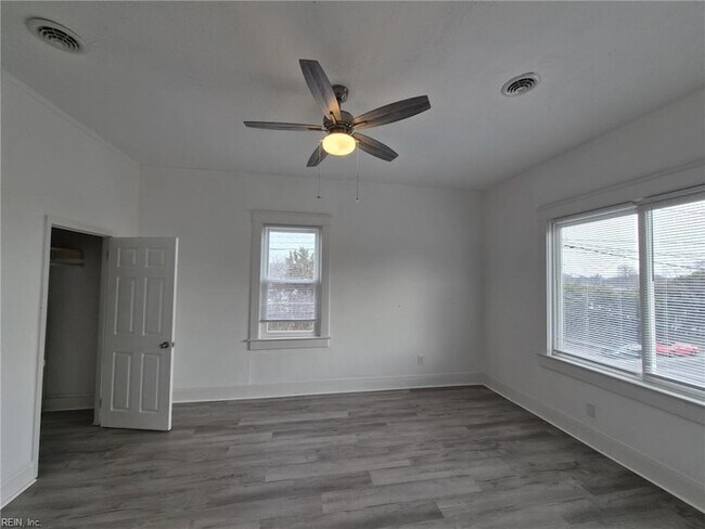 Building Photo - 351 51st St