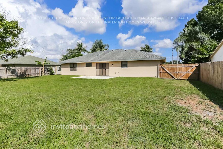 Building Photo - 112 La Mancha Ave