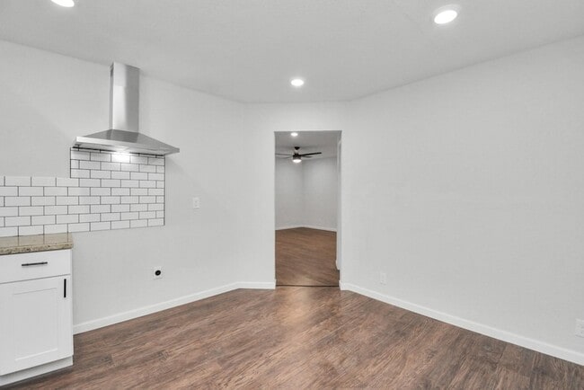 Building Photo - 262 De Boll St