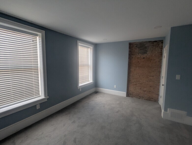 Master Bedroom (15 x 12) - 35 Clinton Ave