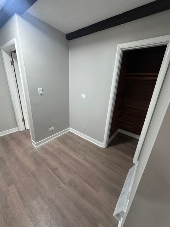 Building Photo - 60 Kolin
