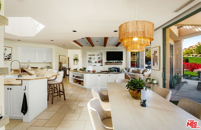 Building Photo - 136 Netas Dr