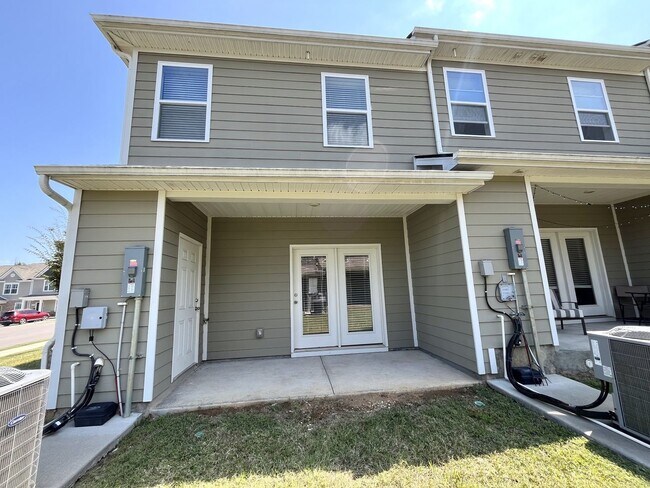 Building Photo - Beautiful Townhome in Columbia minutes to I-65!