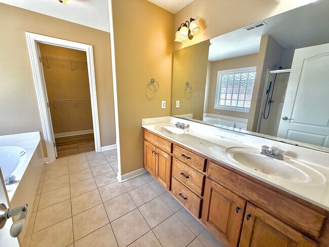 Building Photo - Beautiful 4-Bedroom Home in a Prime Location!