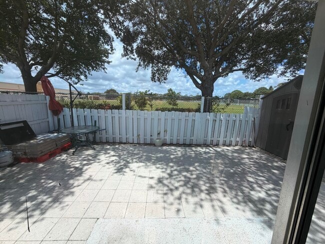 Building Photo - 1530 Royal Forest Ct