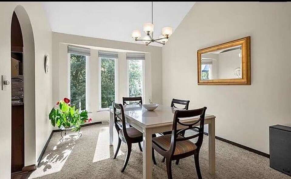 Building Photo - 5512 NW Indian Hills Ln