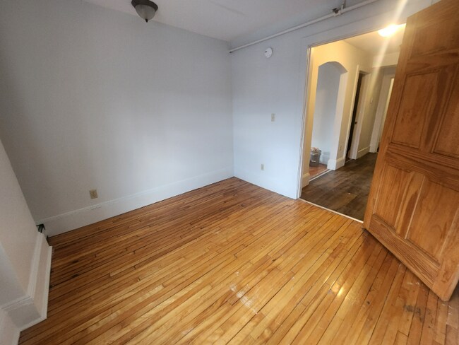 Building Photo - 4 State St