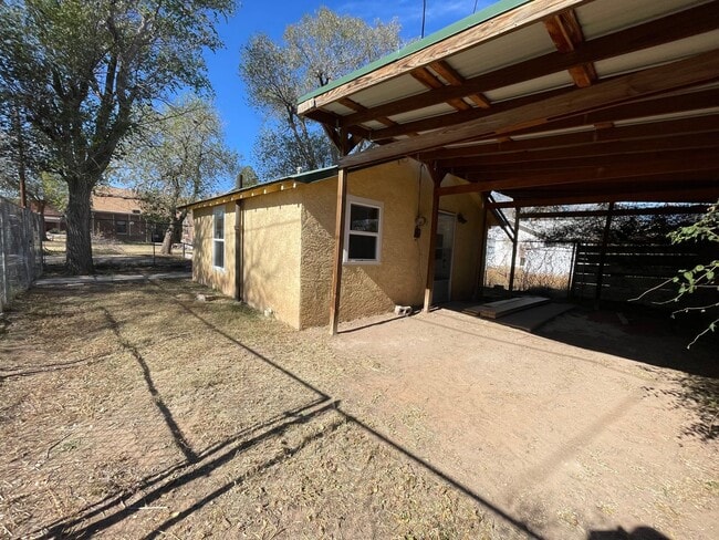 Building Photo - Located in Portales!! Cozy 1 bed!