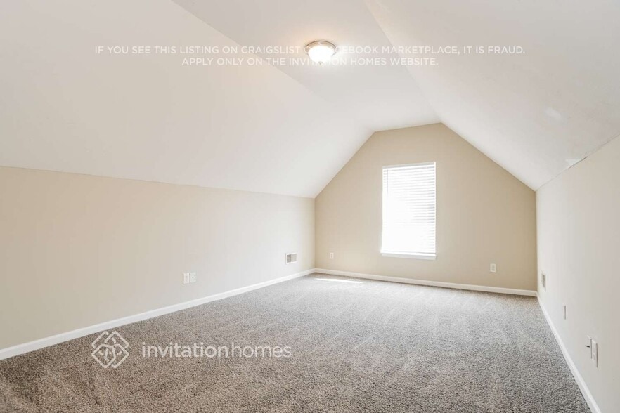 Building Photo - 15232 De Havilland Dr