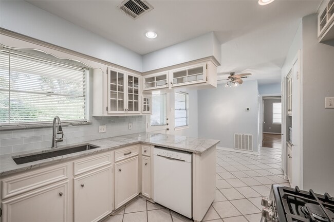 Building Photo - 3322 Elmridge St